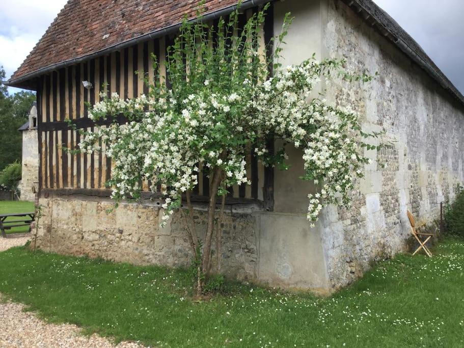 La Ferme Du Chateau Fauguernon Kültér fotó